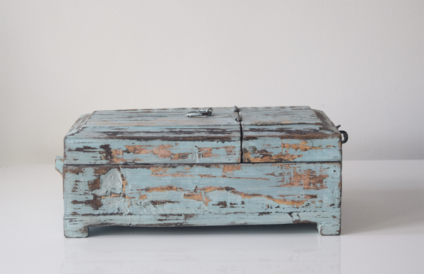blue distressed barber box- side view