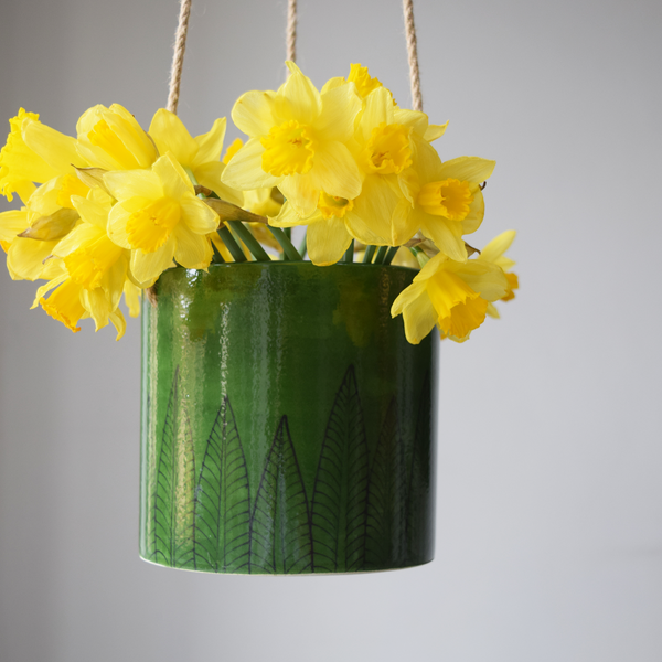 Pattee, Green hand painted Pot/Hanging Pot with daffodils