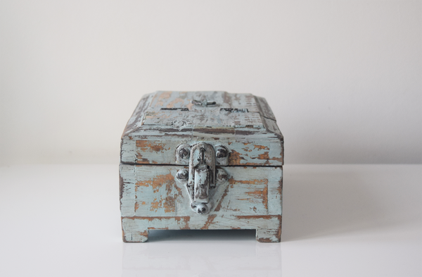blue distressed barber box- front view